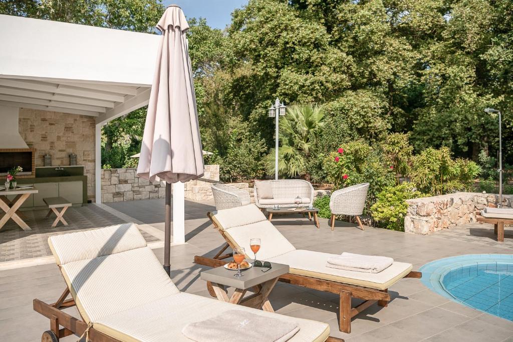 Bazén v ubytovaní Villa Nature, Heated Pool alebo v jeho blízkosti