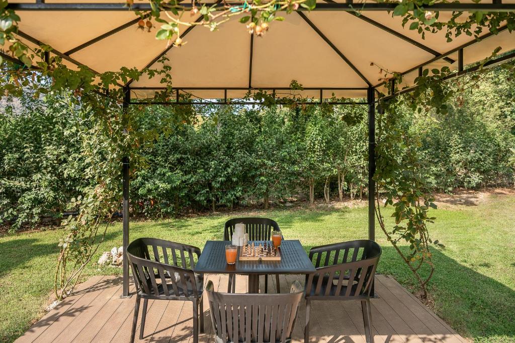 Vonkajšia záhrada v ubytovaní Villa Nature, Heated Pool