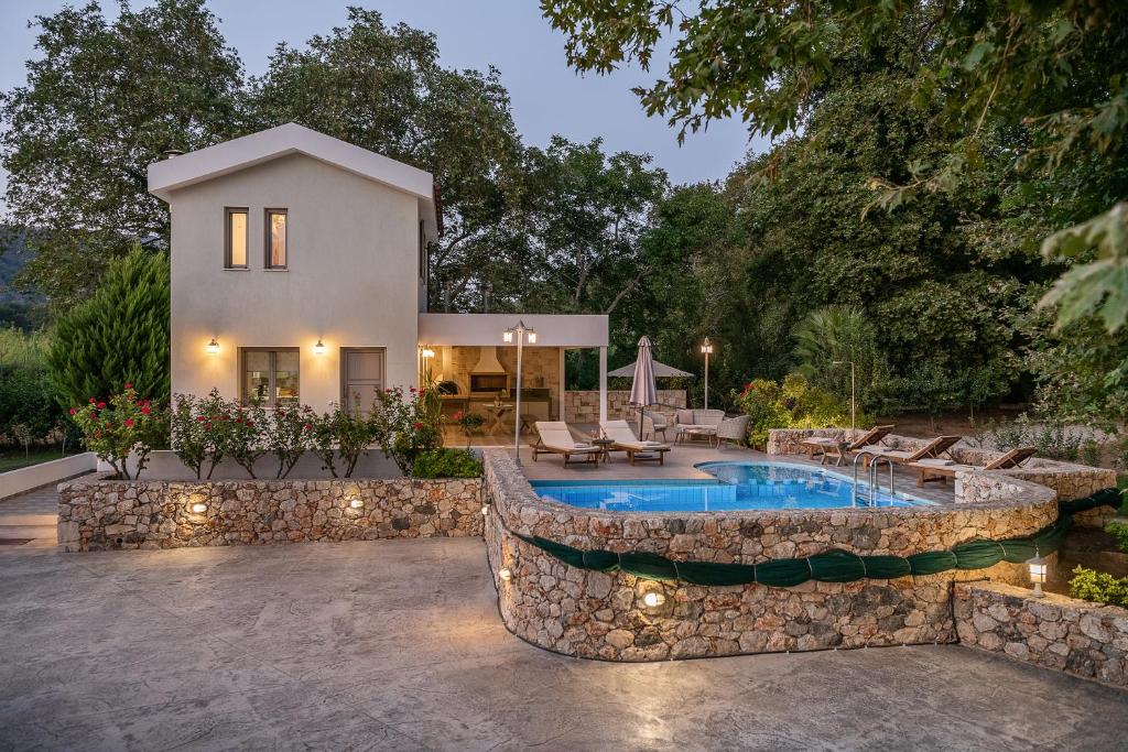 Bazén v ubytovaní Villa Nature, Heated Pool alebo v jeho blízkosti