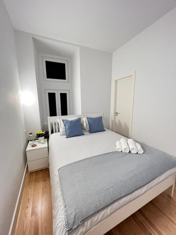 En eller flere senger på et rom på Quarto privativo com banheiro compartilhado
