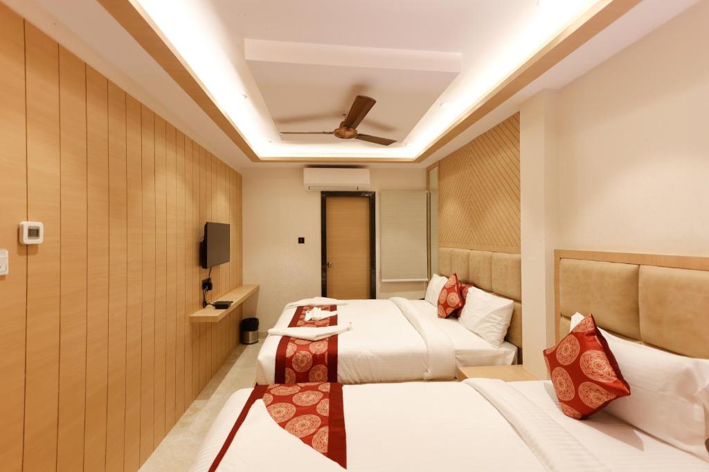 Postel nebo postele na pokoji v ubytování Hotel Sarc Inn