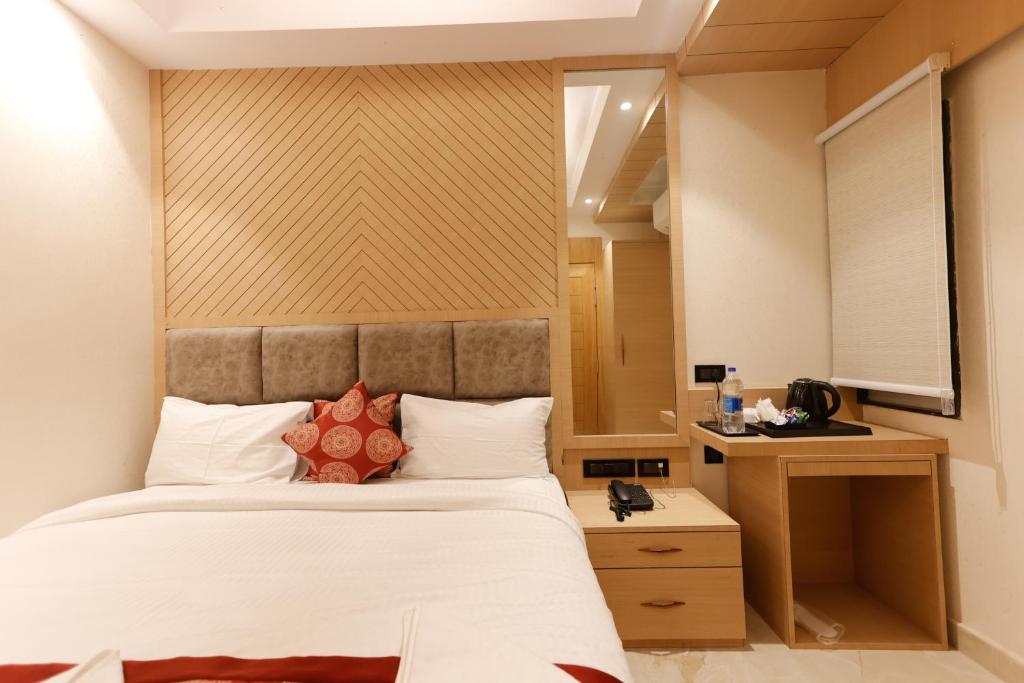 Postel nebo postele na pokoji v ubytování Hotel Sarc Inn