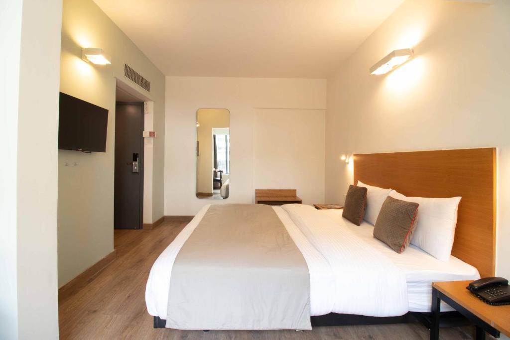Postel nebo postele na pokoji v ubytování HOTEL LE ROYCE