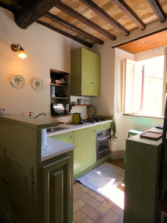 Kuchyň nebo kuchyňský kout v ubytování Scappo in Umbria, L'affaccio