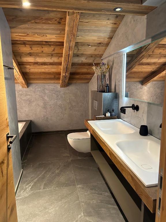 Koupelna v ubytování Sporerhof Dolomitenlogen