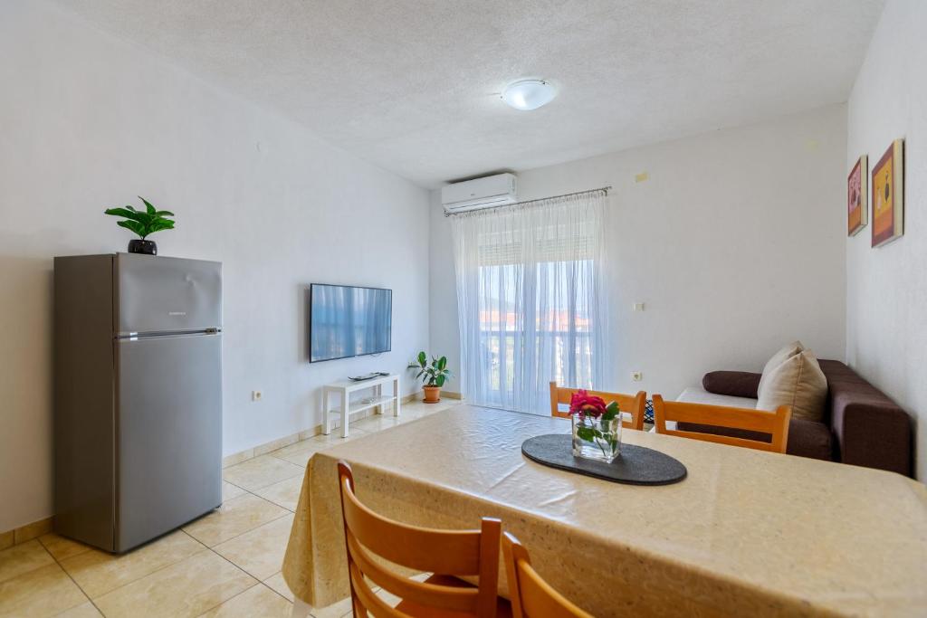 TV a/nebo společenská místnost v ubytování Apartman KALI