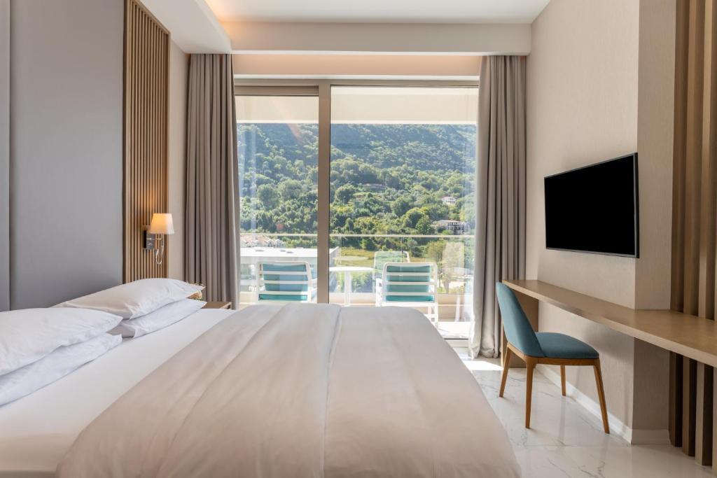 Hyatt Regency Kotor Bay Resort - Room King Premium Con Bañera De Hidromasaje, Terraza Y Vista Al Mar