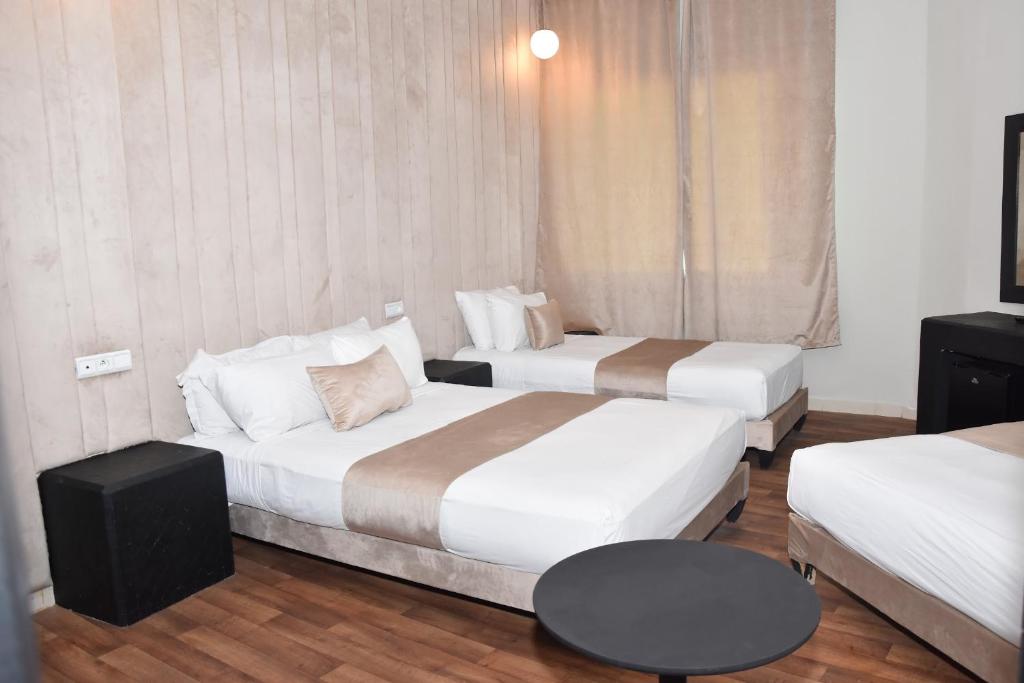 Postel nebo postele na pokoji v ubytování Cadé Hotel