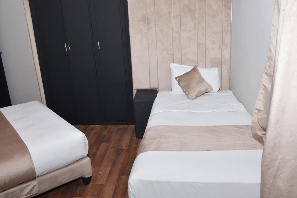 Postel nebo postele na pokoji v ubytování Cadé Hotel
