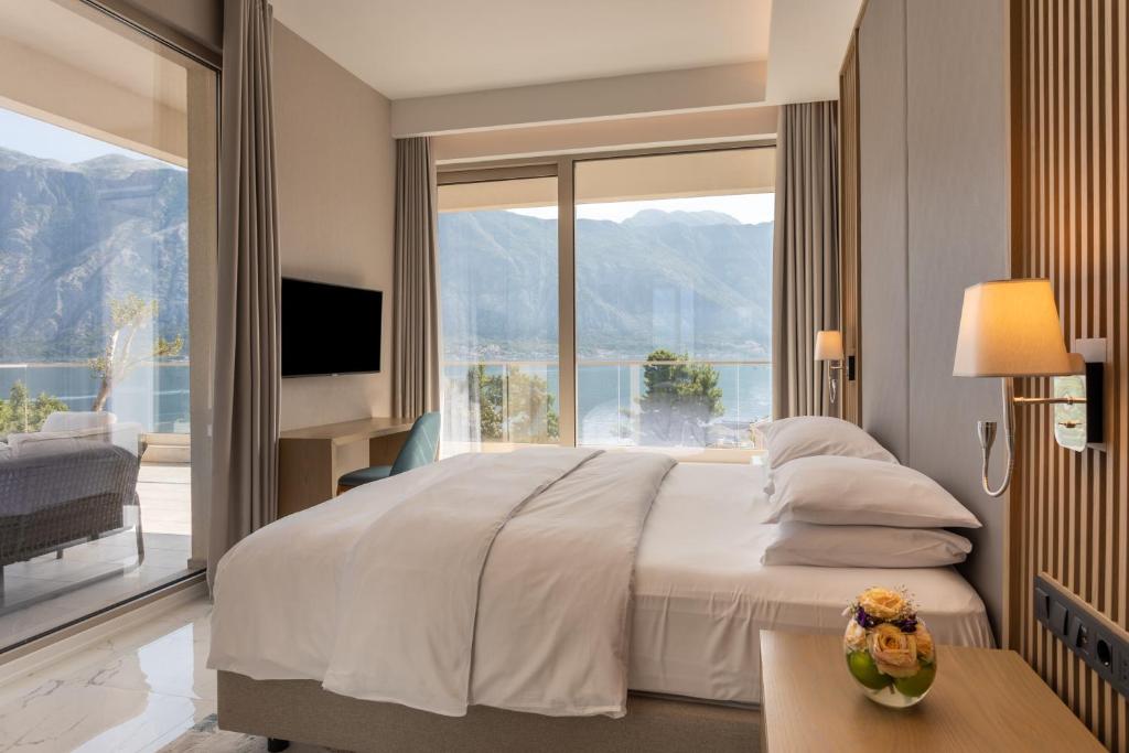 Hyatt Regency Kotor Bay Resort - Suite Con Vista Al Mar Y Jacuzzi