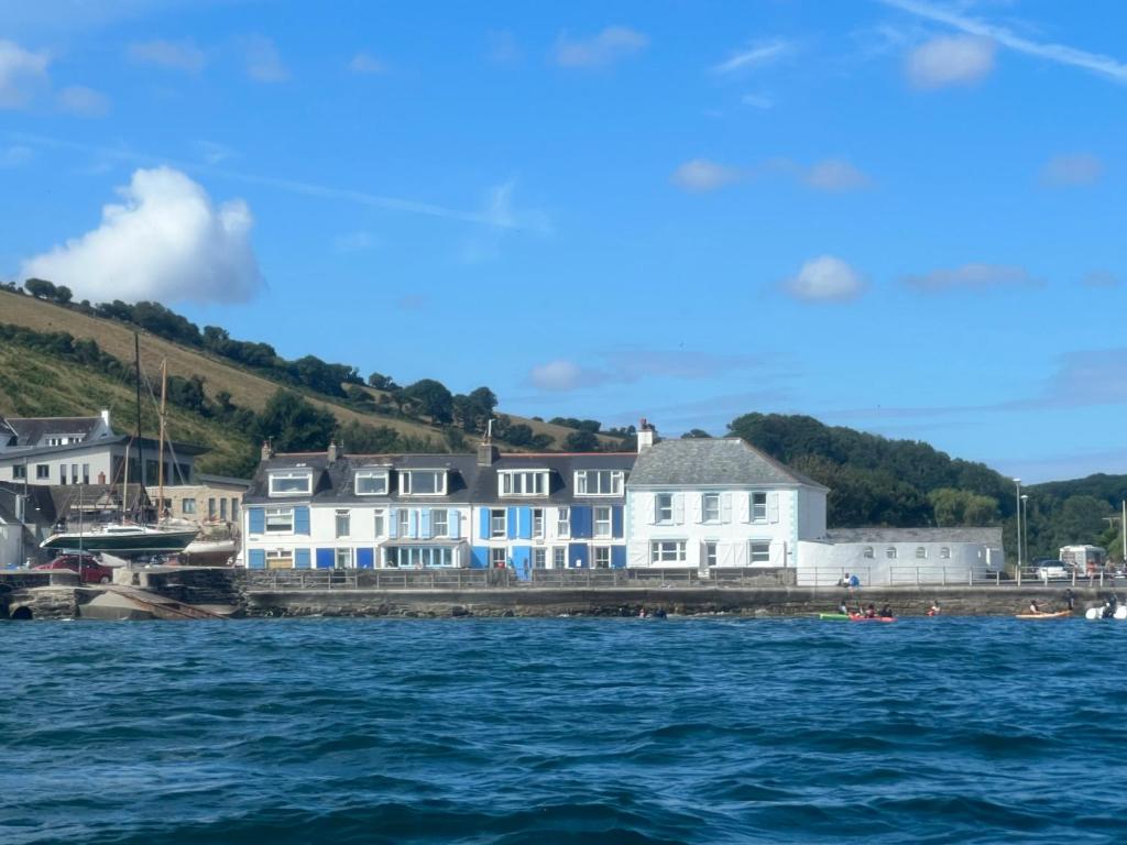 a group of houses on the shore of a body of water at Waves End in St Austell