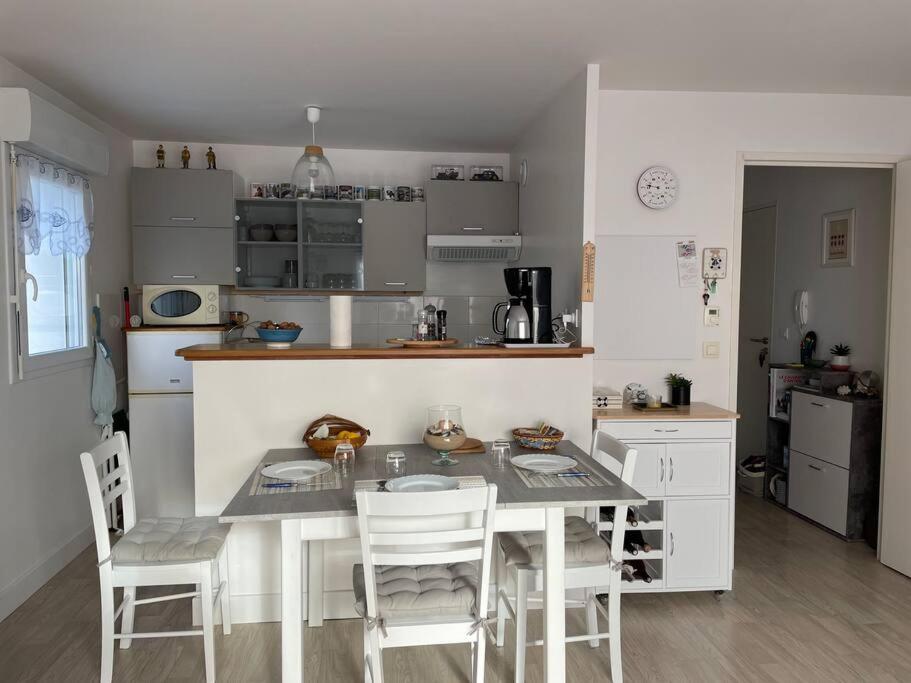 Dapur atau dapur kecil di Appartement le Kingsbridge