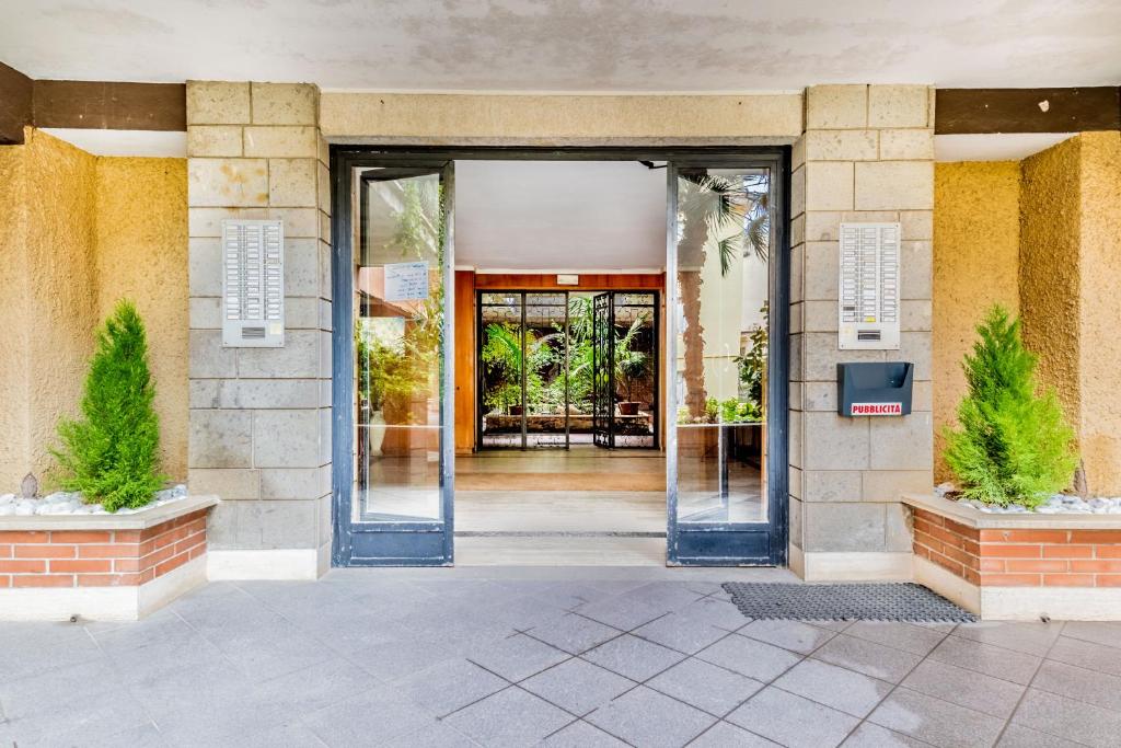 The facade or entrance of Elegance St.Peter House