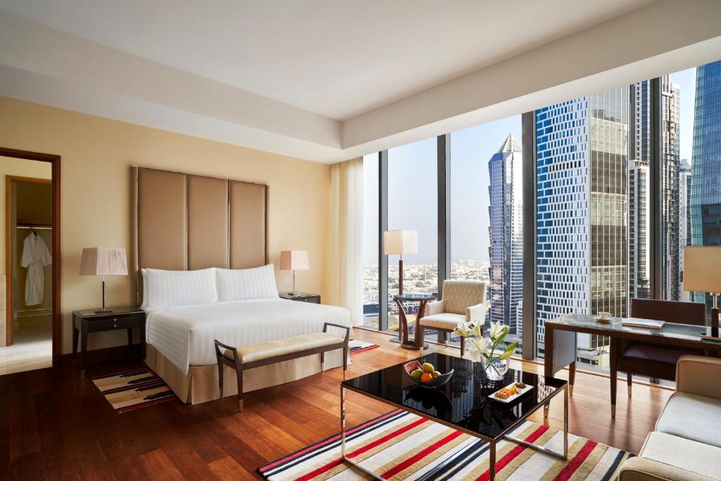 Postel nebo postele na pokoji v ubytování Anantara Downtown Dubai