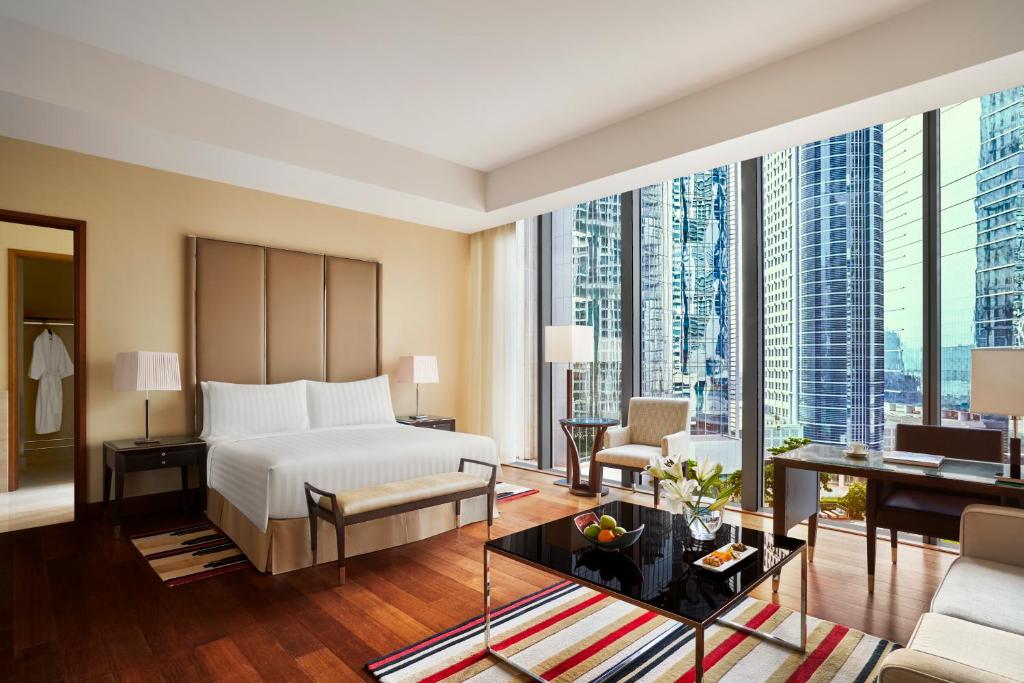 Postel nebo postele na pokoji v ubytování Anantara Downtown Dubai