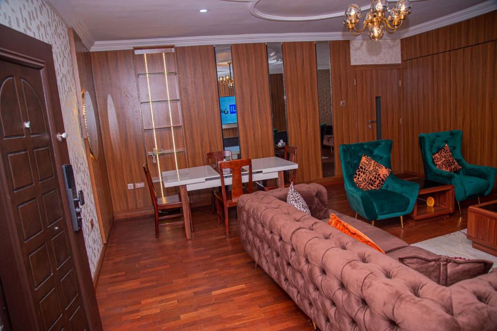 Posezení v ubytování MAHOGANY HOTEL AND SUITES