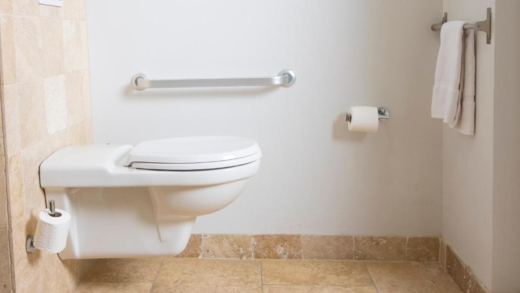 Salle de bains dans l'établissement Hotel La Ciotat - A deux pas de l'eau
