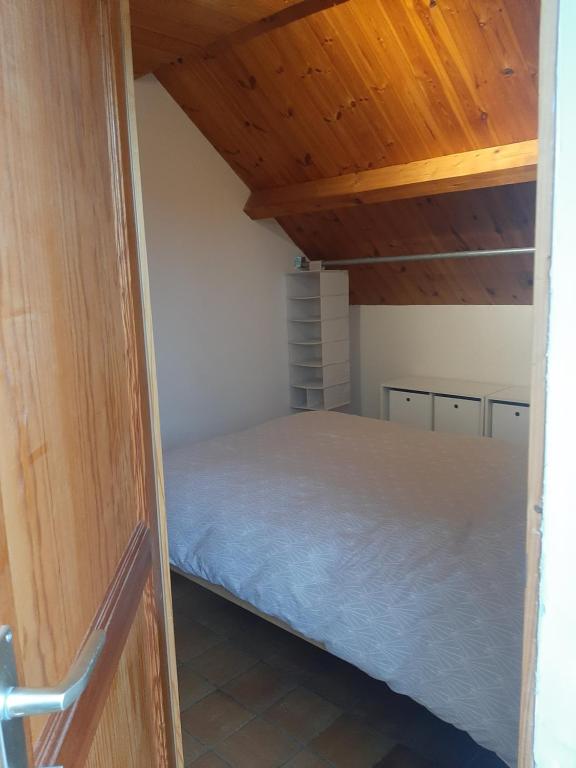 Postel nebo postele na pokoji v ubytování Studio privé aux portes des Fagnes