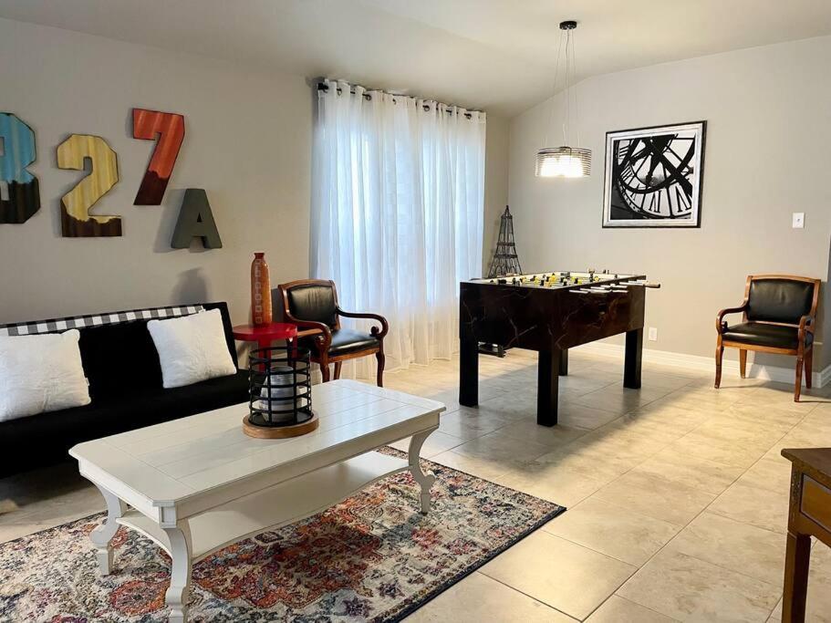 Casa RitaElena Stylish space Gated community, San Antonio (updated