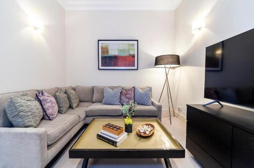 Central Mayfair and Piccadilly Sleeps 6 people 휴식 공간