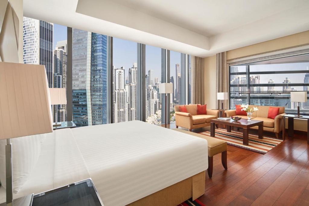 Postel nebo postele na pokoji v ubytování Anantara Downtown Dubai