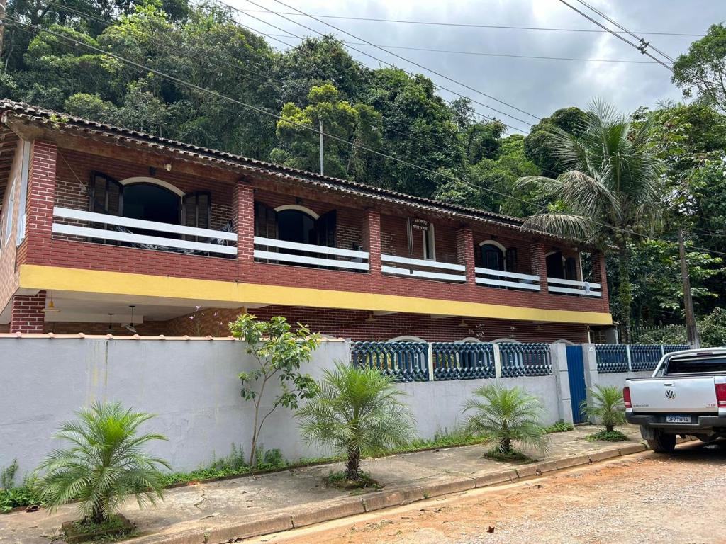 カラグアタトゥーバにあるCasa Caraguatatubaのレンガ造りの家