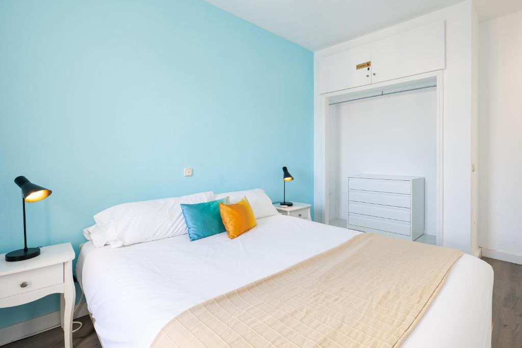 Posteľ alebo postele v izbe v ubytovaní Holidays2Benal Beach Terraza Solarium