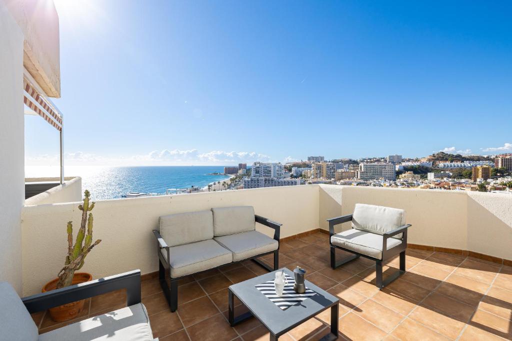 a balcony with a view of the ocean at Holidays2Benal Beach Terraza Solarium in Benalmádena