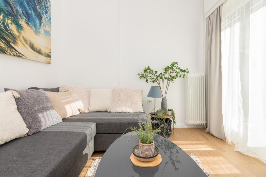 Posezení v ubytování Seafront Apartment in Piraeus