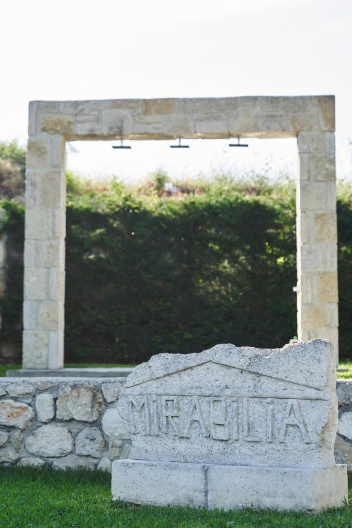 Zdjęcie z galerii obiektu Mirabilia Boutique Hotel w mieście Kriopigi