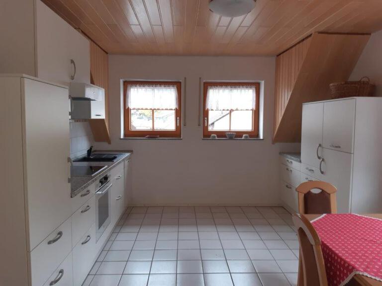 Kuchyň nebo kuchyňský kout v ubytování Ferienwohnung Lechleiter