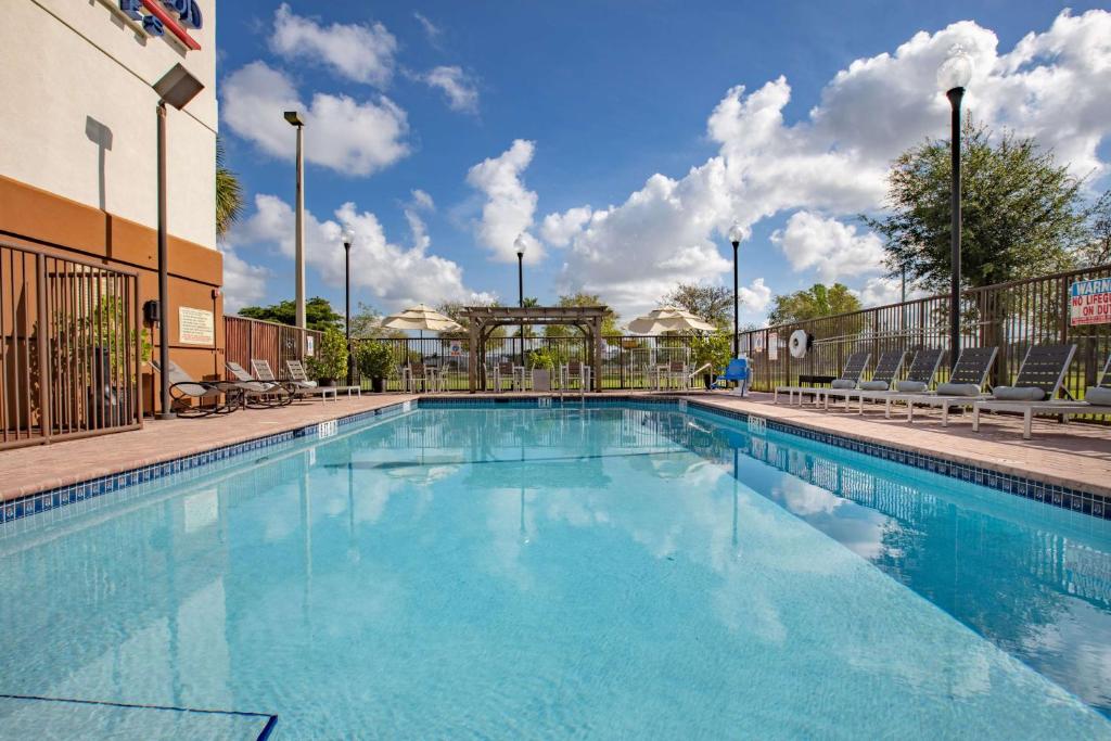Sonesta Simply Suites Miami Airport Doral photo
