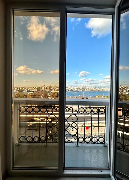 A balcony or terrace at Askoc Hotel & SPA