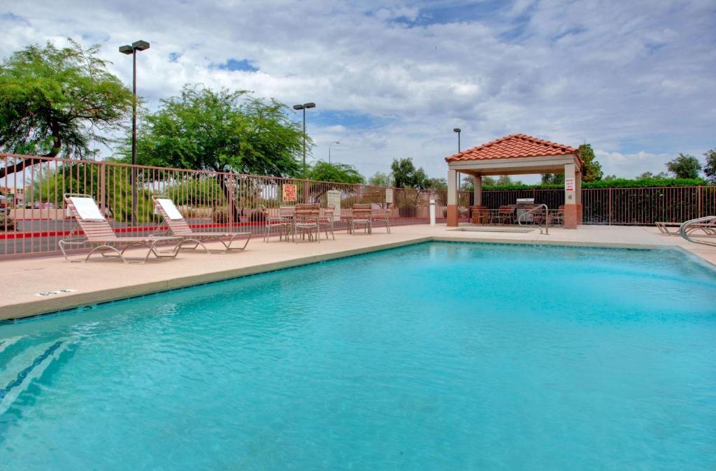 Bazén v ubytování Sonesta Simply Suites Phoenix Tempe nebo v jeho okolí