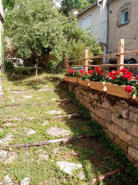 Zahrada ubytování GITE LES 27 ROSES ET PLUS