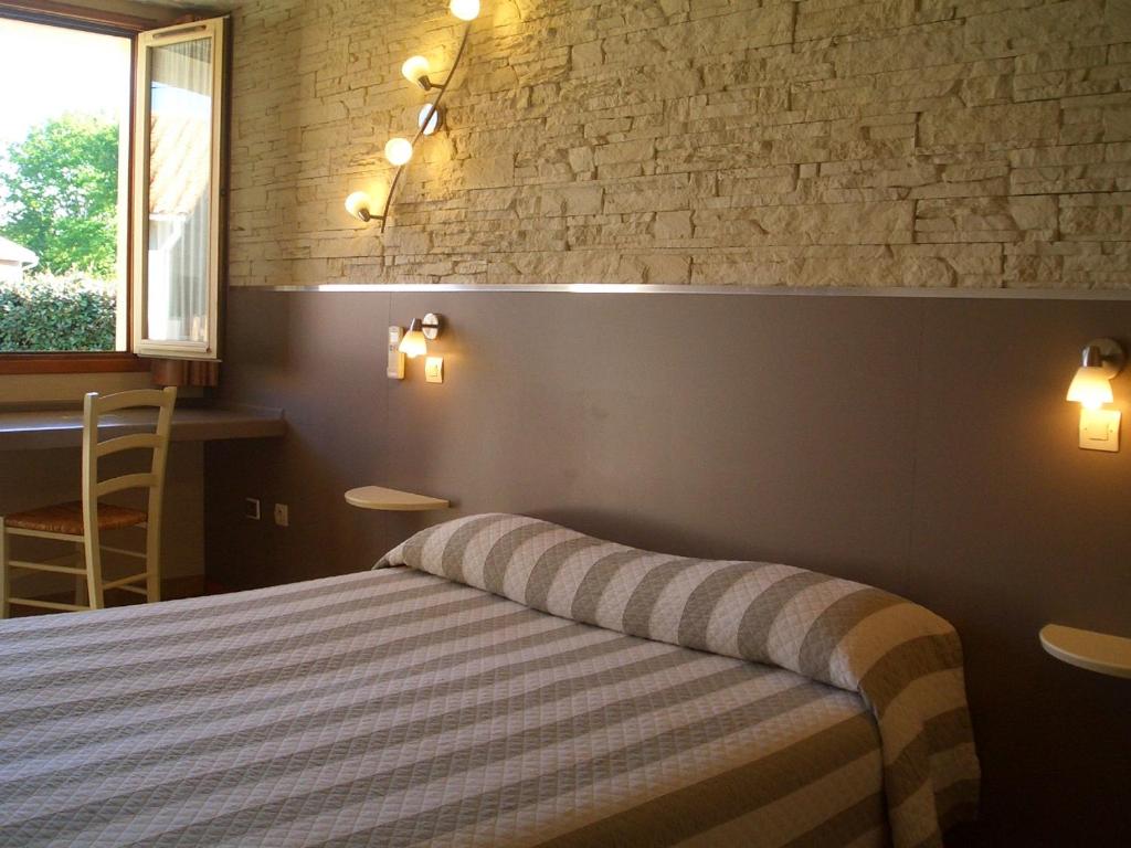 Postel nebo postele na pokoji v ubytování Hotel Les Pins