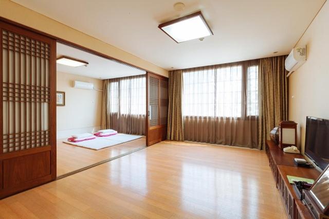 TV a/nebo společenská místnost v ubytování Damyang Spa and Tourist Hotel