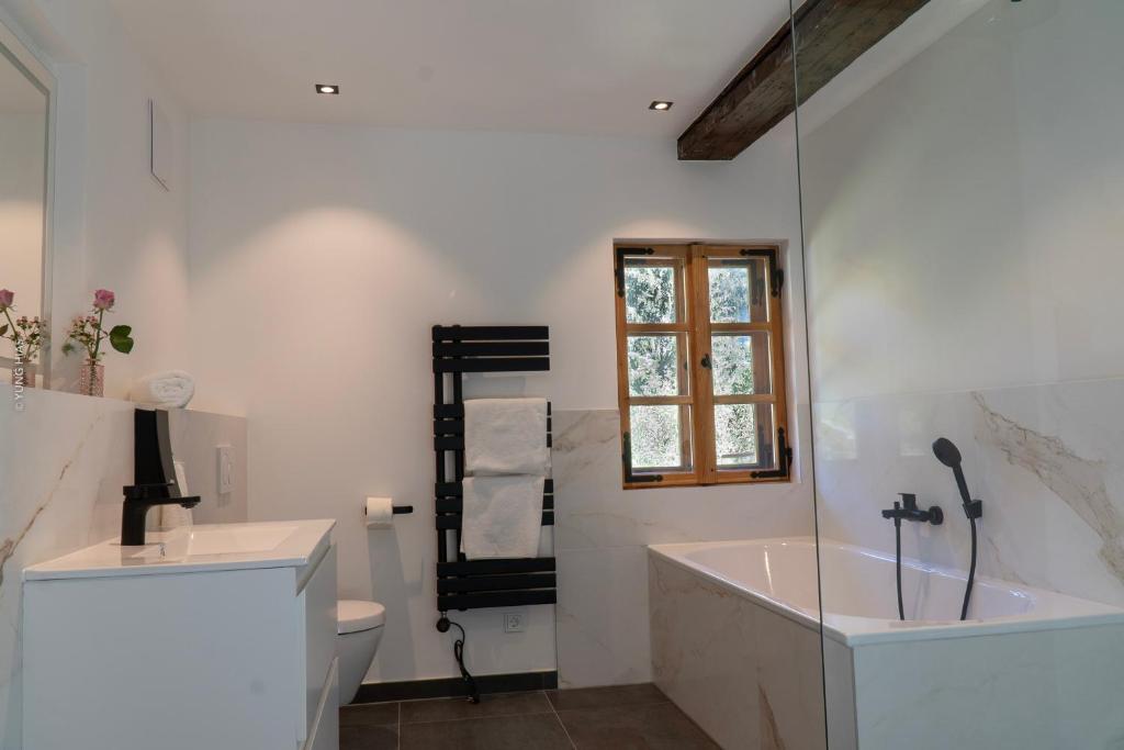 Fotografie z fotogalerie ubytování Chalet Schmelz Huette mit Sauna und Garten ve Flattachu