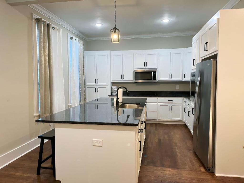 Kuchyň nebo kuchyňský kout v ubytování Ideal Location Spacious