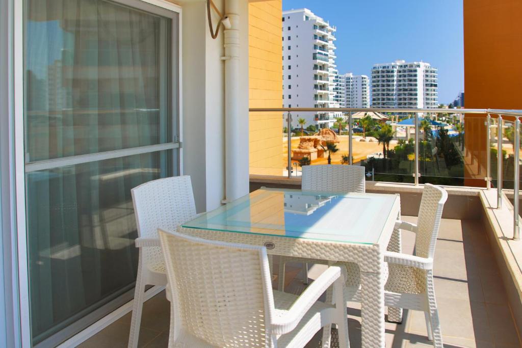 Stunning Apartment With Northern View image