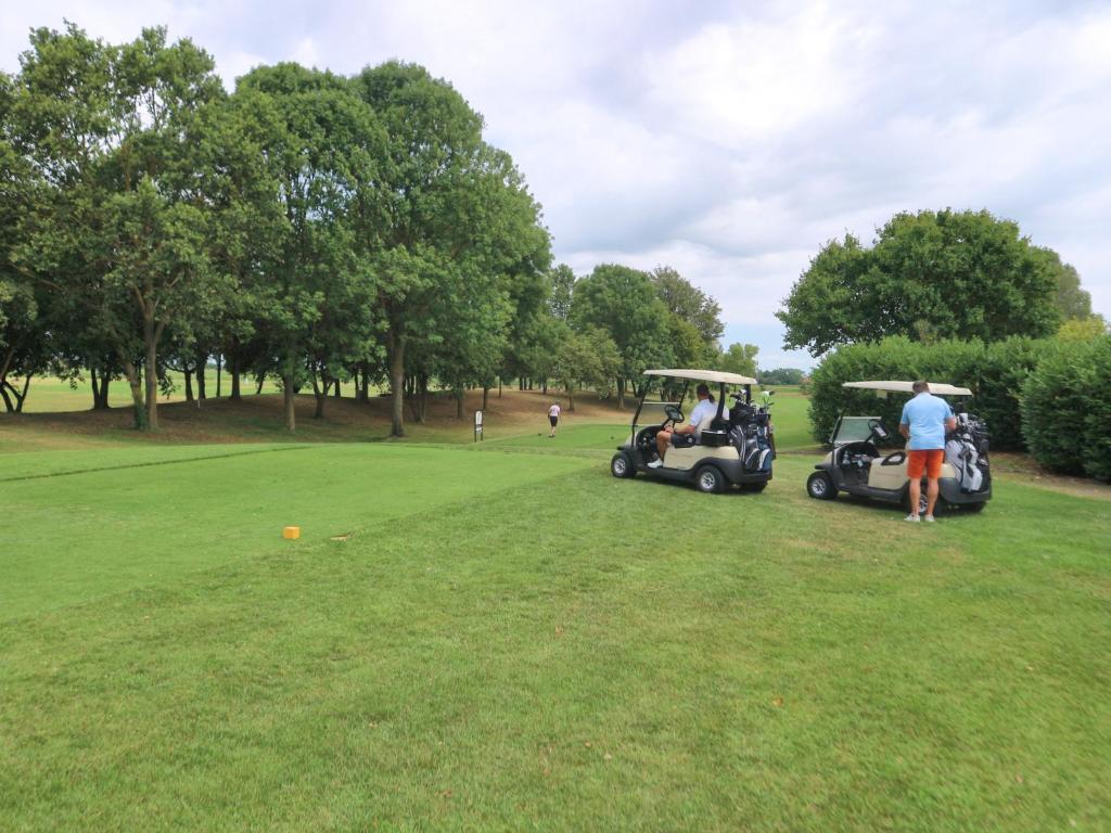 Zaplecze golfowe tego apartamentu lub w pobliżu