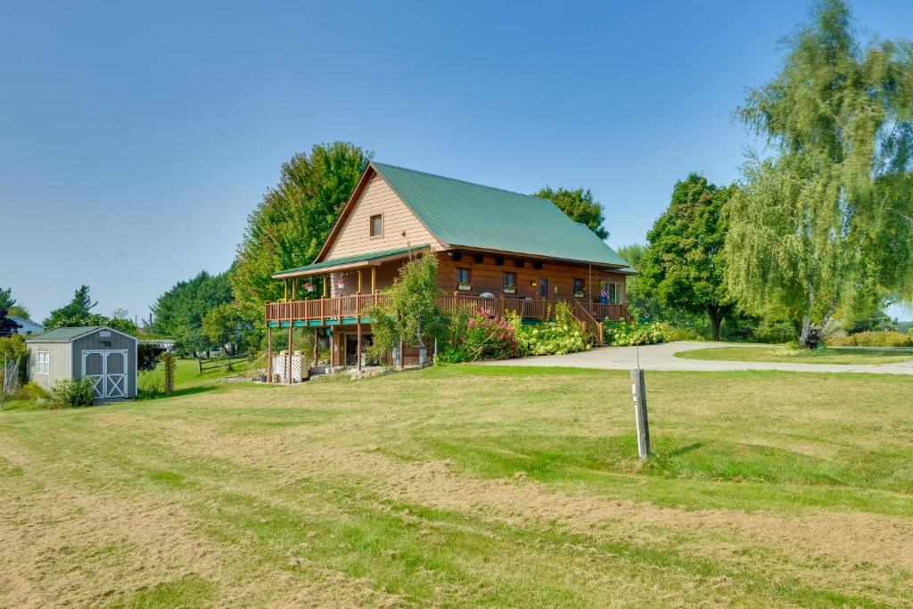 Zahrada ubytování Warm and Cozy Clayton Cabin Near St Lawrence River!