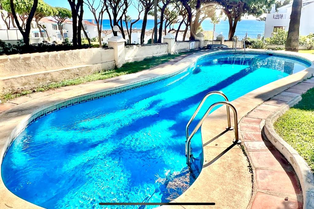 Basen w obiekcie Mijas Costa - Beachside Apartment-B lub w pobliżu