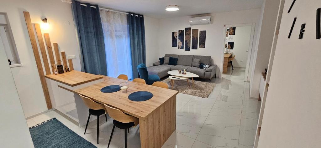 Posezení v ubytování Apartments Lisinski - Private parking
