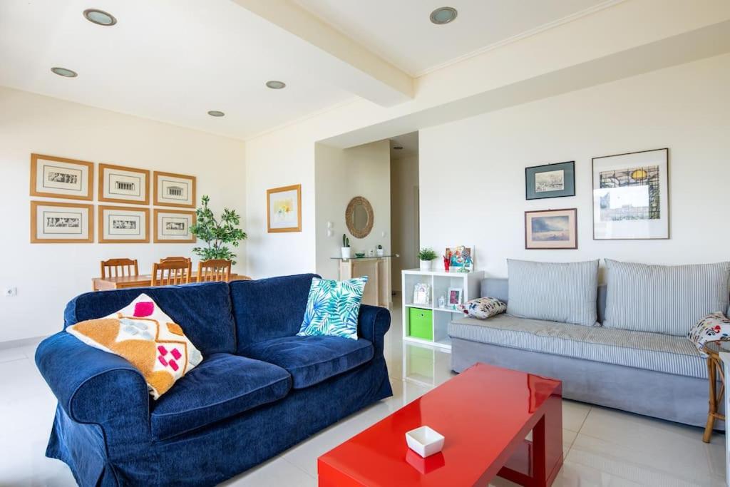 Posezení v ubytování Zenios Rafina - Sea View Rental with Easy Access to the Islands