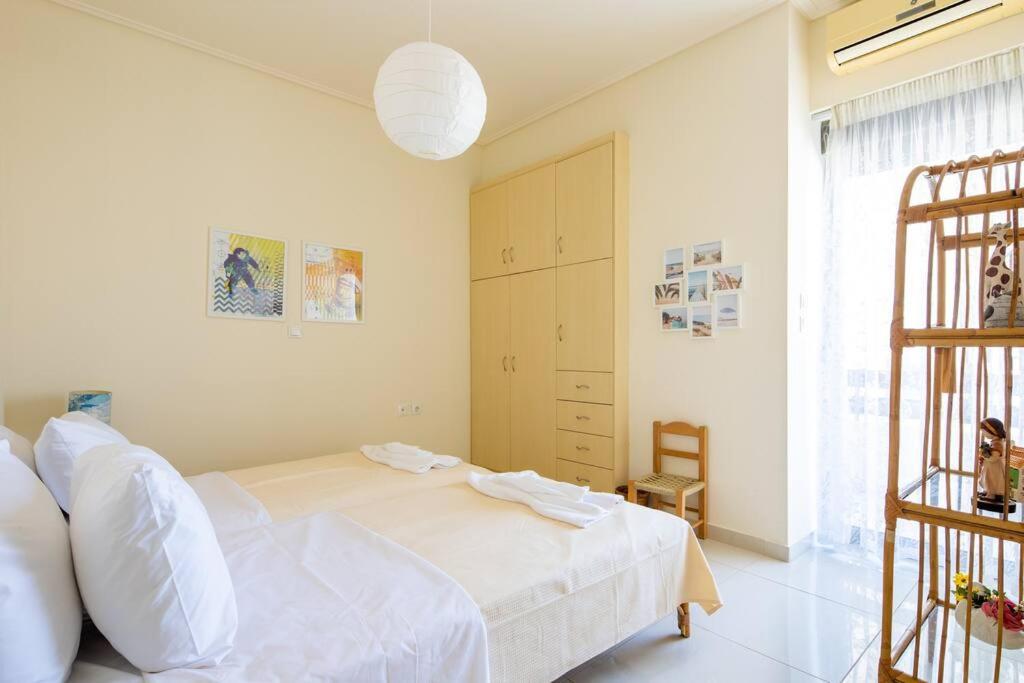 Postel nebo postele na pokoji v ubytování Zenios Rafina - Sea View Rental with Easy Access to the Islands