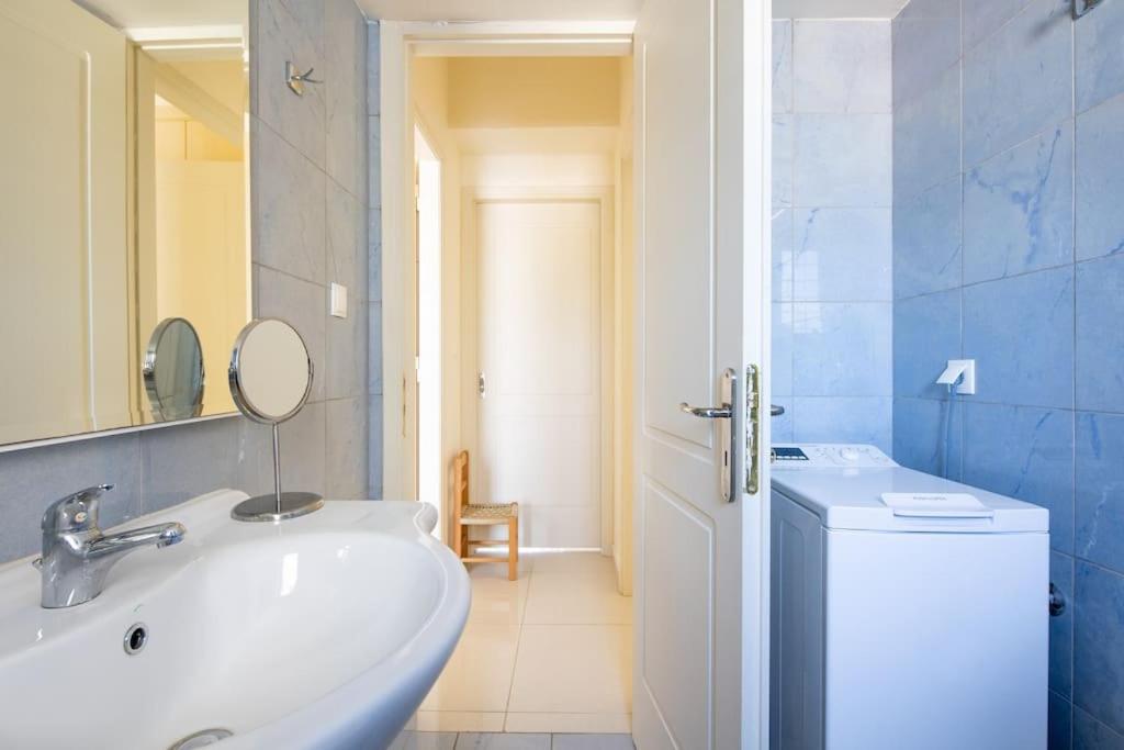 Koupelna v ubytování Zenios Rafina - Sea View Rental with Easy Access to the Islands