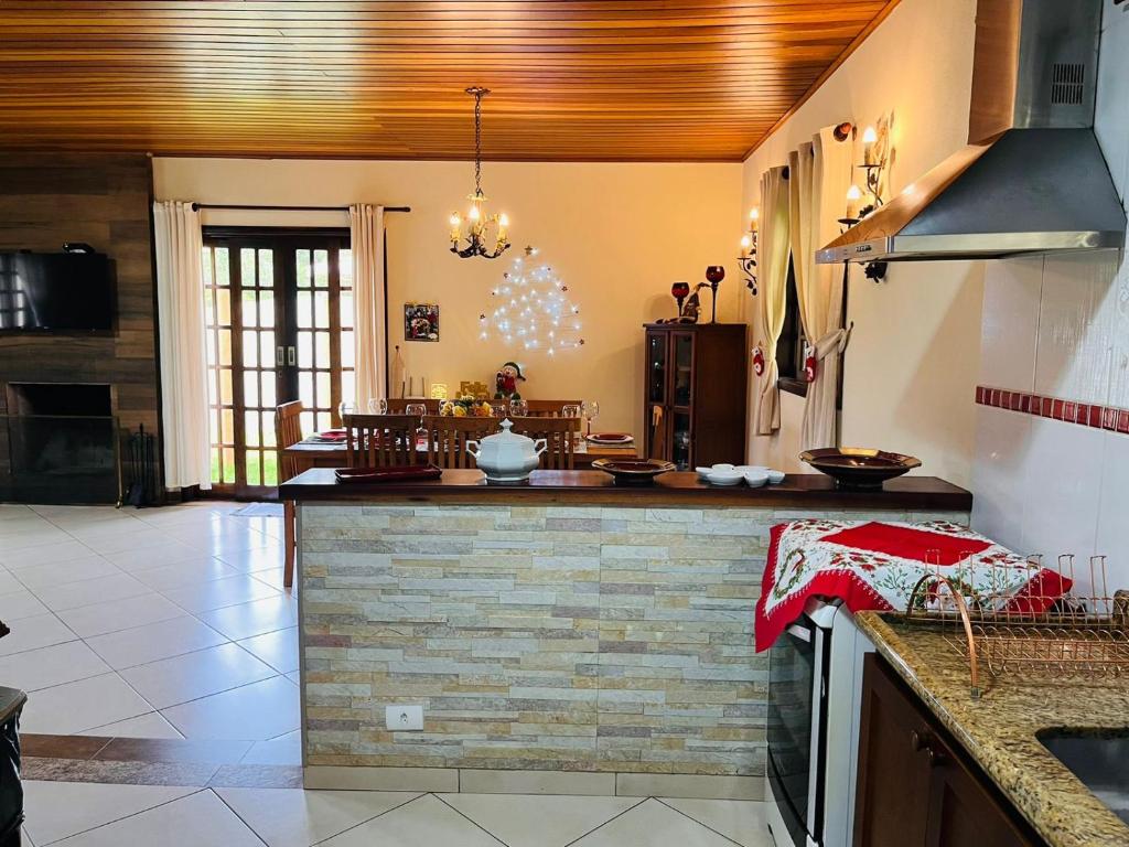 a kitchen with a counter top in a room at Casa para Descanso in Campos do Jordão