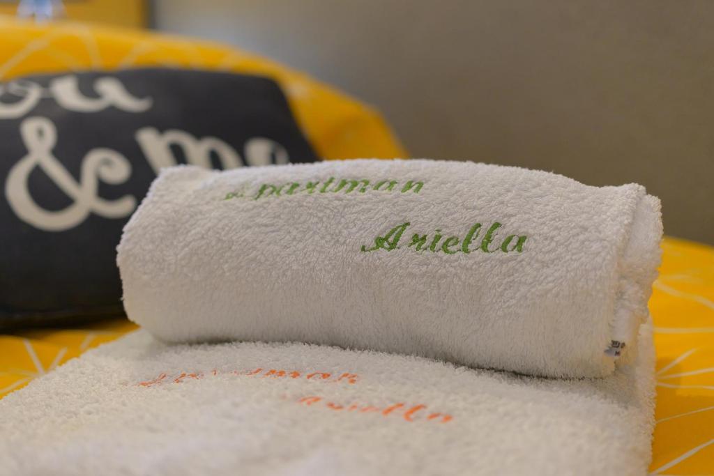 Łóżko lub łóżka w pokoju w obiekcie Holiday Apartment Ariella