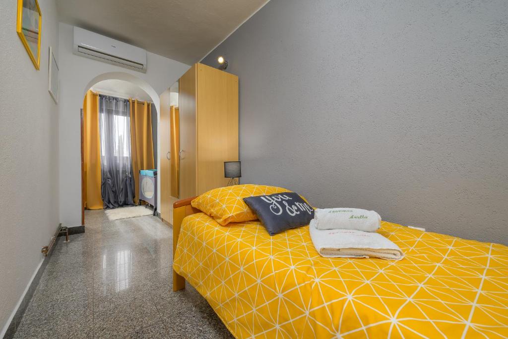 Łóżko lub łóżka w pokoju w obiekcie Holiday Apartment Ariella
